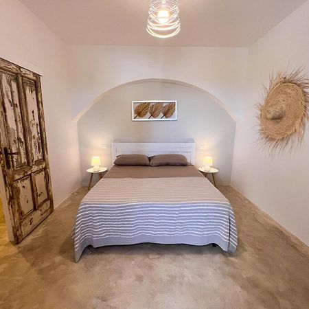 Le Stanze Di Chloe Hotel Тавиано Екстериор снимка
